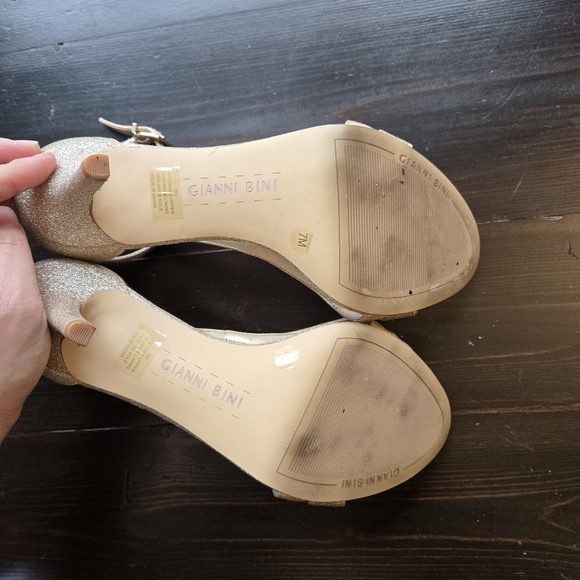 Gianni Bini Women's Gold Glitter Heels Shoes - Picture 3 of 4